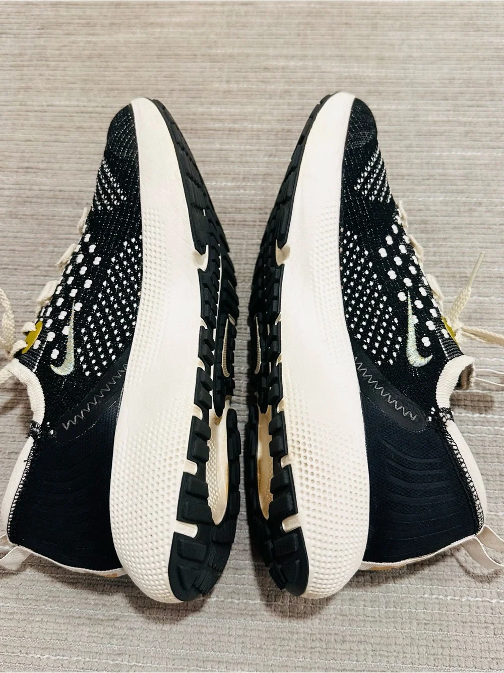 Nike React Escape RN Flyknit Black Sail Gold Women’s Snoes DC4269-002 Size  8,5